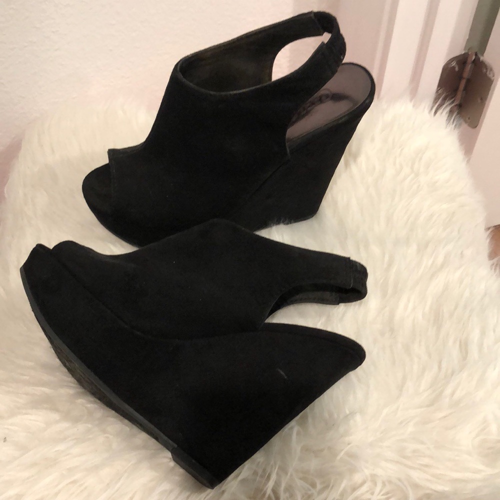 Black Wedges